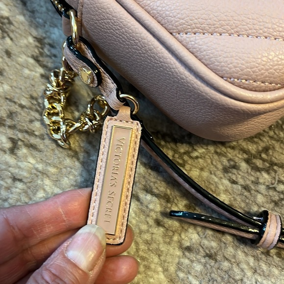 NWT VICTORIA’S SECRET TOP ZIP CROSSBODY BAG IN PINK - Picture 9 of 11